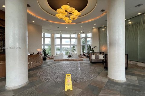 Снять в аренду кондоминиум в Санрайз, Флорида 2 спальни, 118.08м2, № 1927346 - фото 1