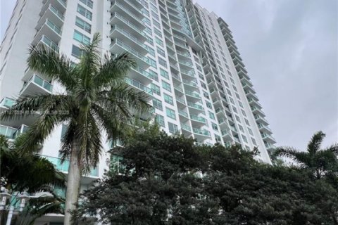 Снять в аренду кондоминиум в Санрайз, Флорида 2 спальни, 118.08м2, № 1927346 - фото 2