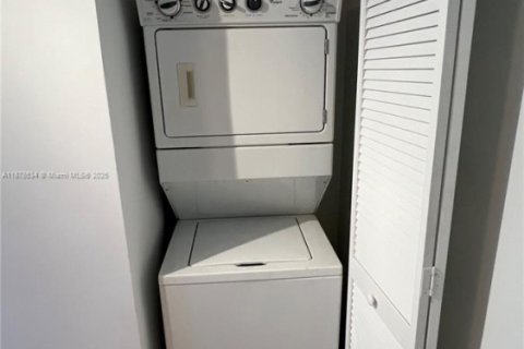 Снять в аренду кондоминиум в Санрайз, Флорида 2 спальни, 118.08м2, № 1927346 - фото 12