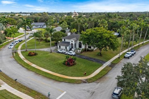 Купить виллу или дом в Дейви, Флорида 4 спальни, 296.54м2, № 1991066 - фото 3