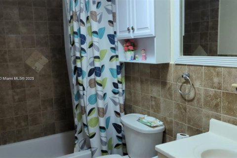 Снять в аренду кондоминиум в Хайалиа, Флорида 1 спальня, 80.82м2, № 1945102 - фото 3