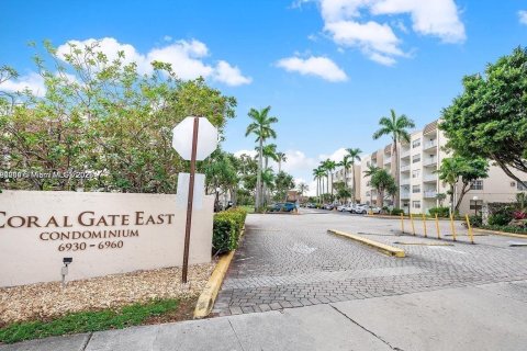 Снять в аренду кондоминиум в Хайалиа, Флорида 1 спальня, 80.82м2, № 1945102 - фото 1