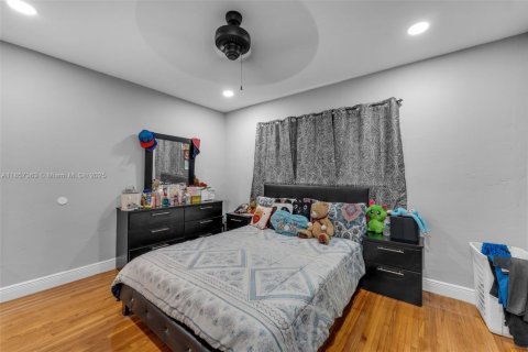 House in Miami, Florida 4 bedrooms, 135.27 sq.m. № 1881482 - photo 14