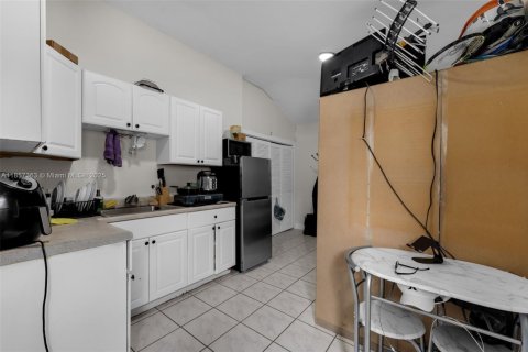 House in Miami, Florida 4 bedrooms, 135.27 sq.m. № 1881482 - photo 19