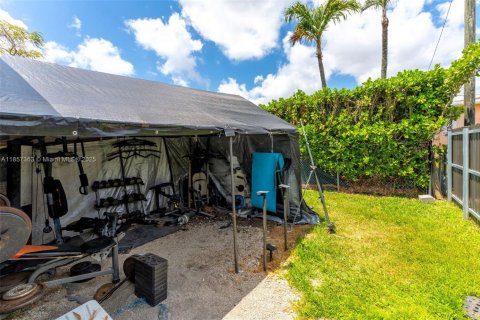 House in Miami, Florida 4 bedrooms, 135.27 sq.m. № 1881482 - photo 23