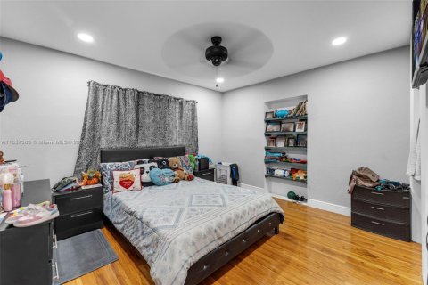 House in Miami, Florida 4 bedrooms, 135.27 sq.m. № 1881482 - photo 13