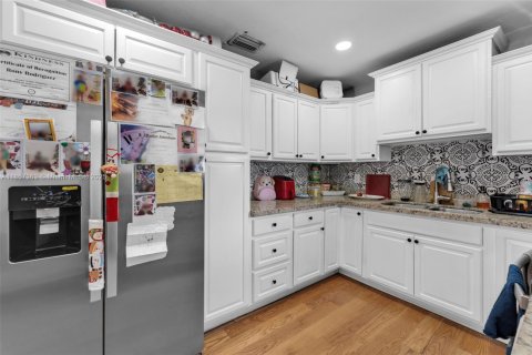 House in Miami, Florida 4 bedrooms, 135.27 sq.m. № 1881482 - photo 8