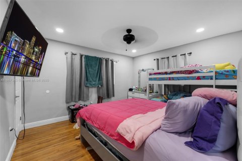 House in Miami, Florida 4 bedrooms, 135.27 sq.m. № 1881482 - photo 16