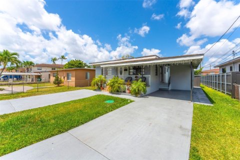 House in Miami, Florida 4 bedrooms, 135.27 sq.m. № 1881482 - photo 3