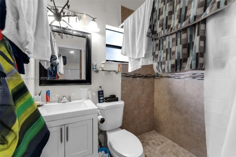 House in Miami, Florida 4 bedrooms, 135.27 sq.m. № 1881482 - photo 21