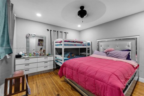 House in Miami, Florida 4 bedrooms, 135.27 sq.m. № 1881482 - photo 15