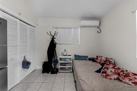House in Miami, Florida 4 bedrooms, 135.27 sq.m. № 1881482 - photo 20