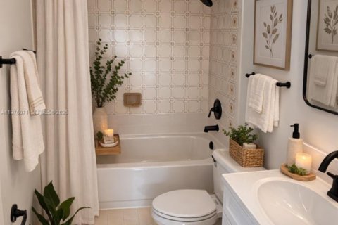 House in Miami, Florida 4 bedrooms, 152.17 sq.m. № 2043068 - photo 15