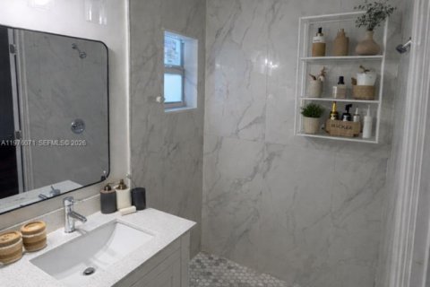 House in Miami, Florida 4 bedrooms, 152.17 sq.m. № 2043068 - photo 13