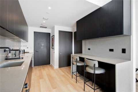 Condo in Miami, Florida  № 2390079 - photo 10