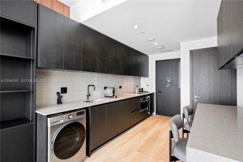 Condo in Miami, Florida  № 2390079 - photo 9