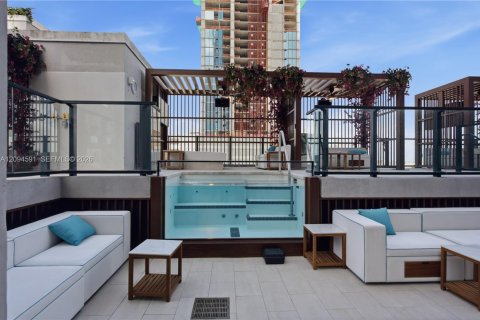 Condo in Miami, Florida  № 2390079 - photo 25