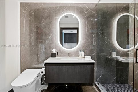 Condo in Miami, Florida  № 2390079 - photo 16