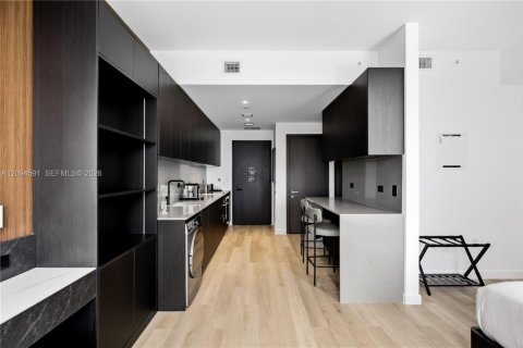Condo in Miami, Florida  № 2390079 - photo 6