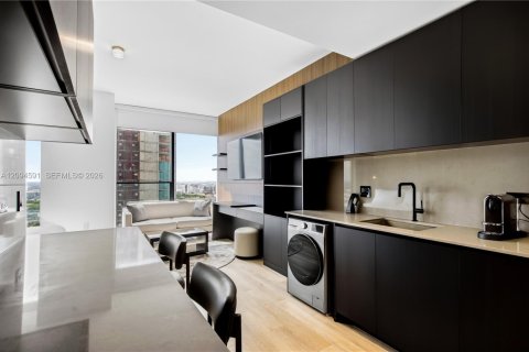 Condo in Miami, Florida  № 2390079 - photo 2