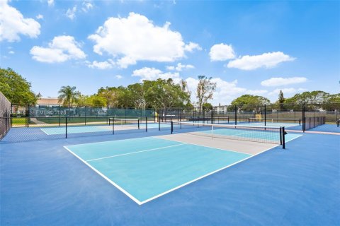 Condo in Deerfield Beach, Florida, 1 bedroom  № 2076139 - photo 17