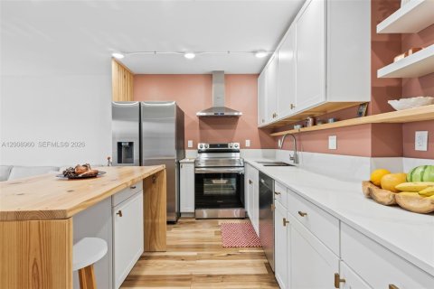 Condo in Deerfield Beach, Florida, 1 bedroom  № 2076139 - photo 2