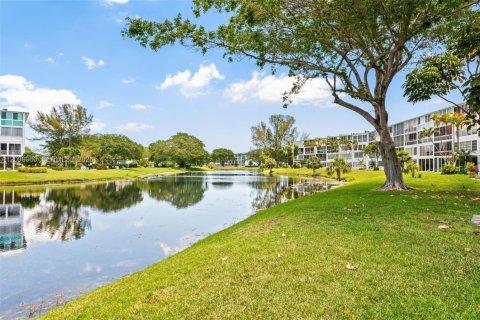 Condo in Deerfield Beach, Florida, 1 bedroom  № 2076139 - photo 13