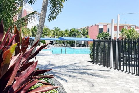 Condo in Deerfield Beach, Florida, 1 bedroom  № 2076139 - photo 15