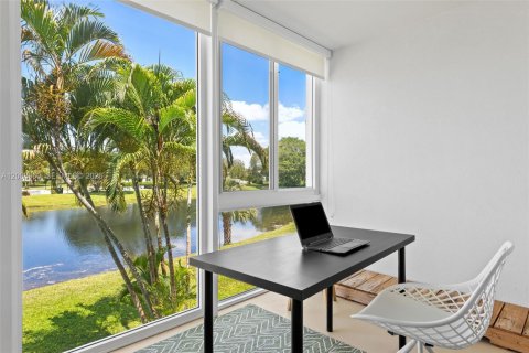 Condo in Deerfield Beach, Florida, 1 bedroom  № 2076139 - photo 11