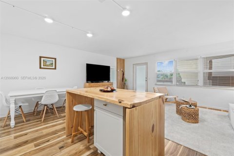 Condo in Deerfield Beach, Florida, 1 bedroom  № 2076139 - photo 3