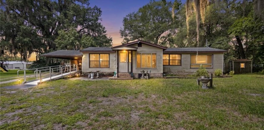 House in Starke, Florida 2 bedrooms, 166.11 sq.m. № 2231568