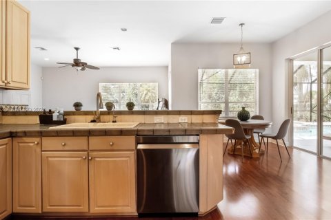 Снять в аренду виллу или дом в Уэст-Палм-Бич, Флорида 3 спальни, 272.67м2, № 2058630 - фото 12