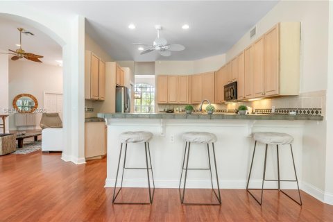 Снять в аренду виллу или дом в Уэст-Палм-Бич, Флорида 3 спальни, 272.67м2, № 2058630 - фото 16