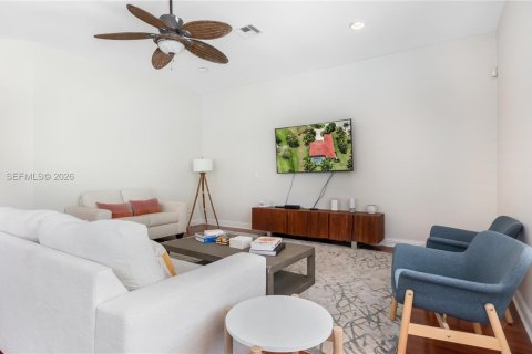 Снять в аренду виллу или дом в Уэст-Палм-Бич, Флорида 3 спальни, 272.67м2, № 2058630 - фото 19