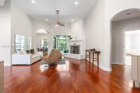 Снять в аренду виллу или дом в Уэст-Палм-Бич, Флорида 3 спальни, 272.67м2, № 2058630 - фото 4