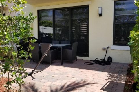 Touwnhouse à louer à Pembroke Pines, Floride: 3 chambres, 162.49 m2 № 2029643 - photo 12