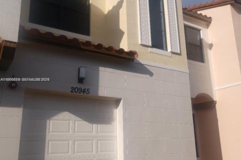 Touwnhouse à louer à Pembroke Pines, Floride: 3 chambres, 162.49 m2 № 2029643 - photo 2