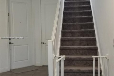 Touwnhouse à louer à Pembroke Pines, Floride: 3 chambres, 162.49 m2 № 2029643 - photo 7