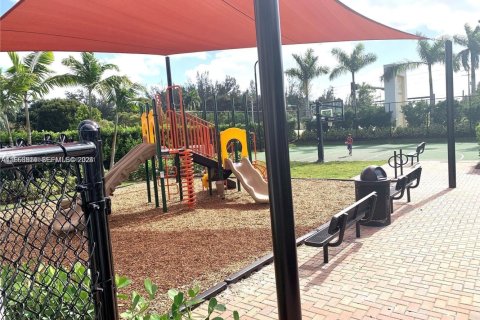 Touwnhouse à louer à Pembroke Pines, Floride: 3 chambres, 162.49 m2 № 2029643 - photo 17