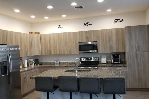 Touwnhouse à louer à Pembroke Pines, Floride: 3 chambres, 162.49 m2 № 2029643 - photo 4