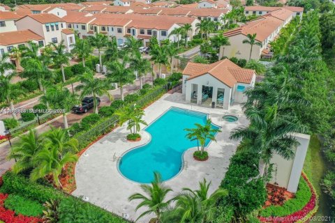 Touwnhouse à louer à Pembroke Pines, Floride: 3 chambres, 162.49 m2 № 2029643 - photo 14