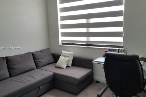 Touwnhouse à louer à Pembroke Pines, Floride: 3 chambres, 162.49 m2 № 2029643 - photo 10