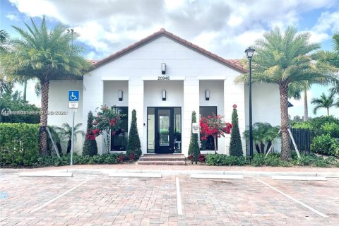 Touwnhouse à louer à Pembroke Pines, Floride: 3 chambres, 162.49 m2 № 2029643 - photo 15