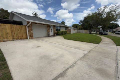 Купить виллу или дом в Дейви, Флорида 3 спальни, 141.58м2, № 2055506 - фото 2