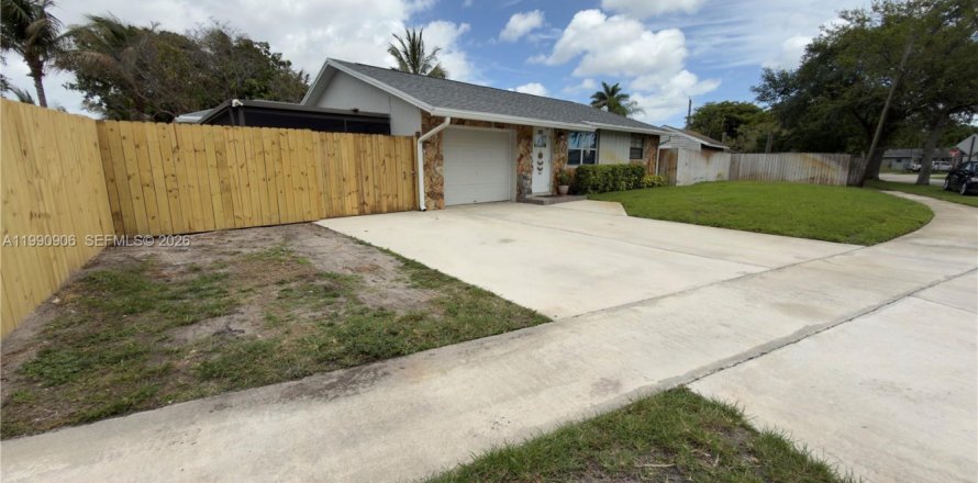 Дом в Дейви, Флорида 3 спальни, 141.58м2 № 2055506