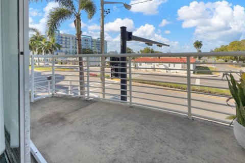 Apartment in Dania Beach, Florida 3 rooms, 51.1 sq.m. № 2250815 - photo 9
