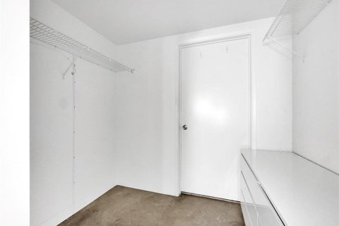 Apartment in Dania Beach, Florida 3 rooms, 51.1 sq.m. № 2250815 - photo 11