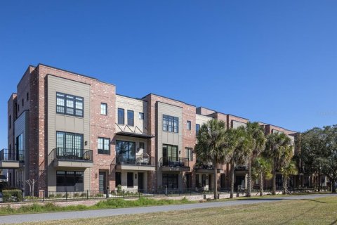 Townhouse in Winter Garden, Florida 4 bedrooms, 206.71 sq.m. № 2098598 - photo 2