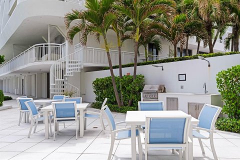 Condo in Palm Beach, Florida, 3 bedrooms  № 2400010 - photo 30