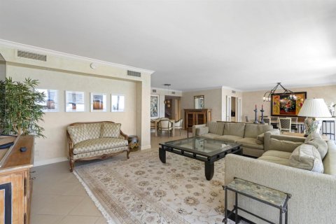 Condo in Palm Beach, Florida, 3 bedrooms  № 2400010 - photo 6